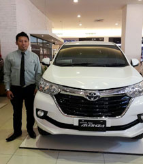 Sales Marketing Mobil Dealer Toyota Trenggalek Safriel Makhrizal