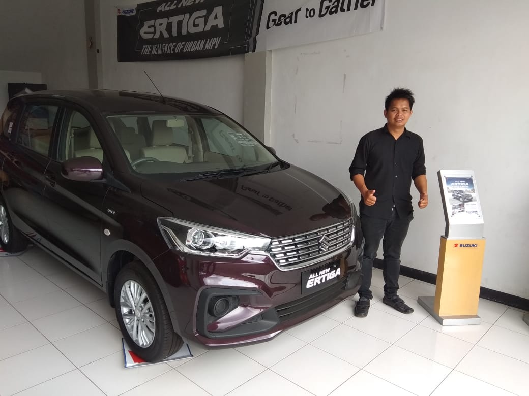 Sales Marketing Mobil Dealer Suzuki Naim