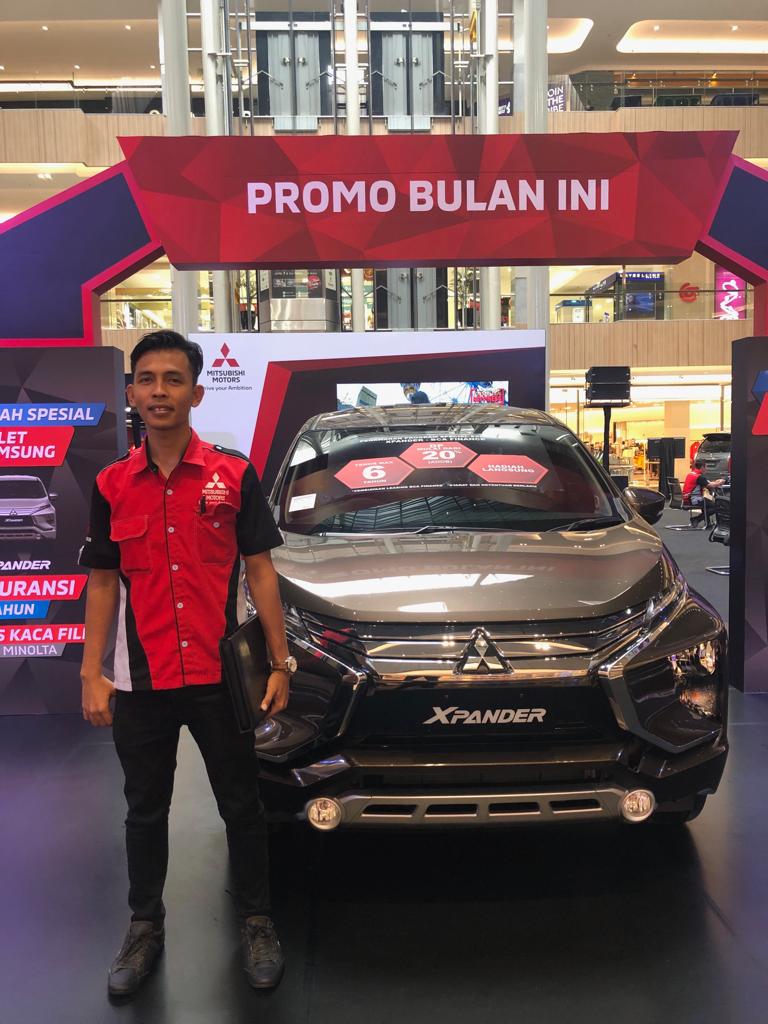 Sales Marketing Mobil Dealer Mitsubishi Mujib