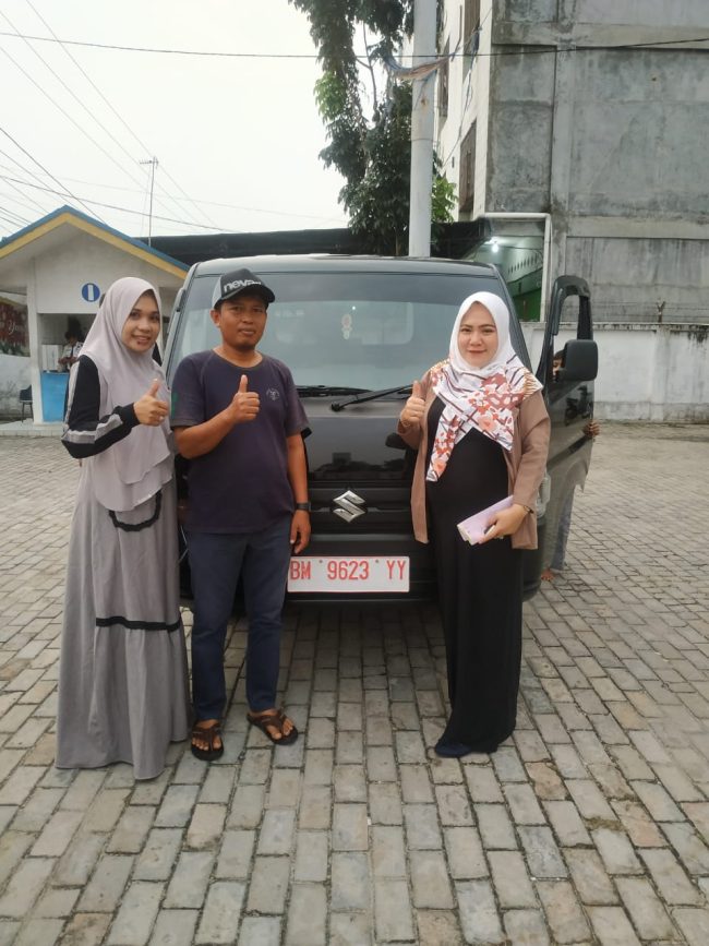 Foto Penyerahan Unit Sales Mobil Suzuki Nia (5)